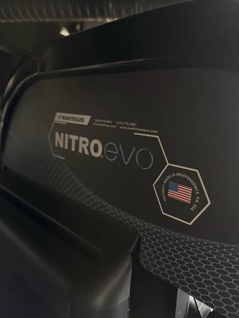 Placa de una máquina Nautilus Nitro Evo fabricada en Estados Unidos
