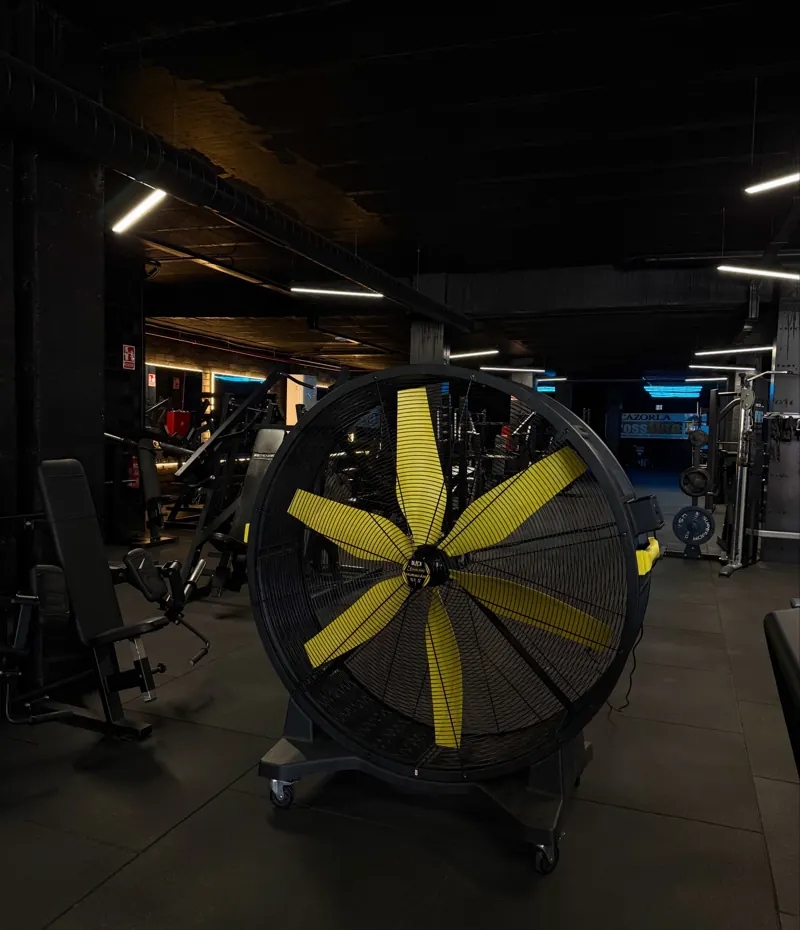 Ventilador industrial Huracán en la sala